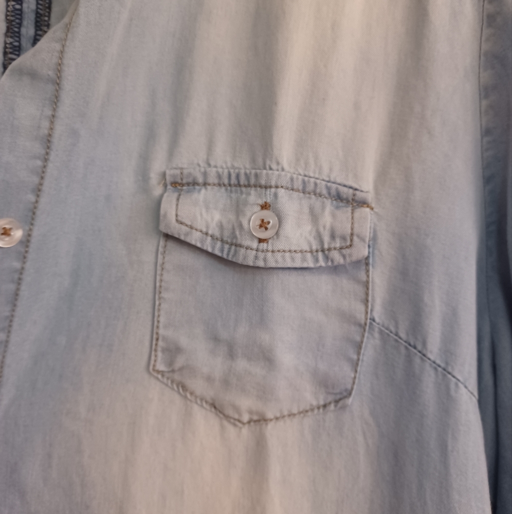 Button Up Top - Picture 5 of 10